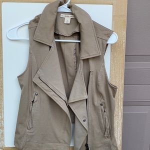 Peyton Jensen camel vest